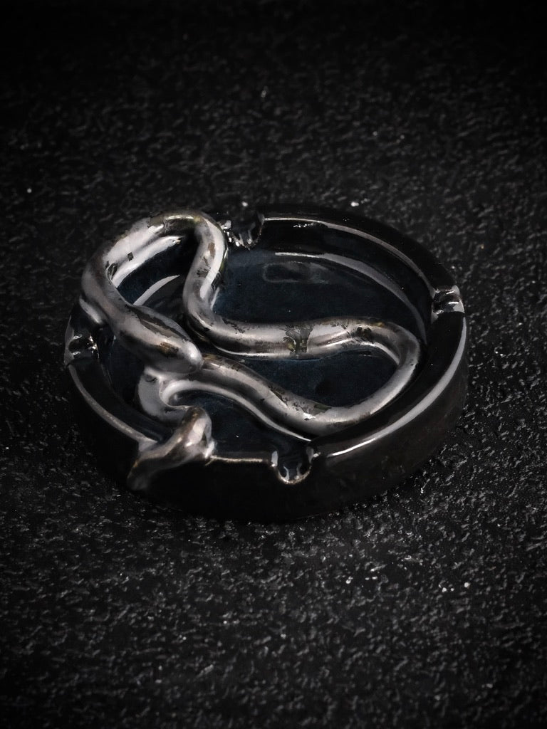 snake ashtray 3