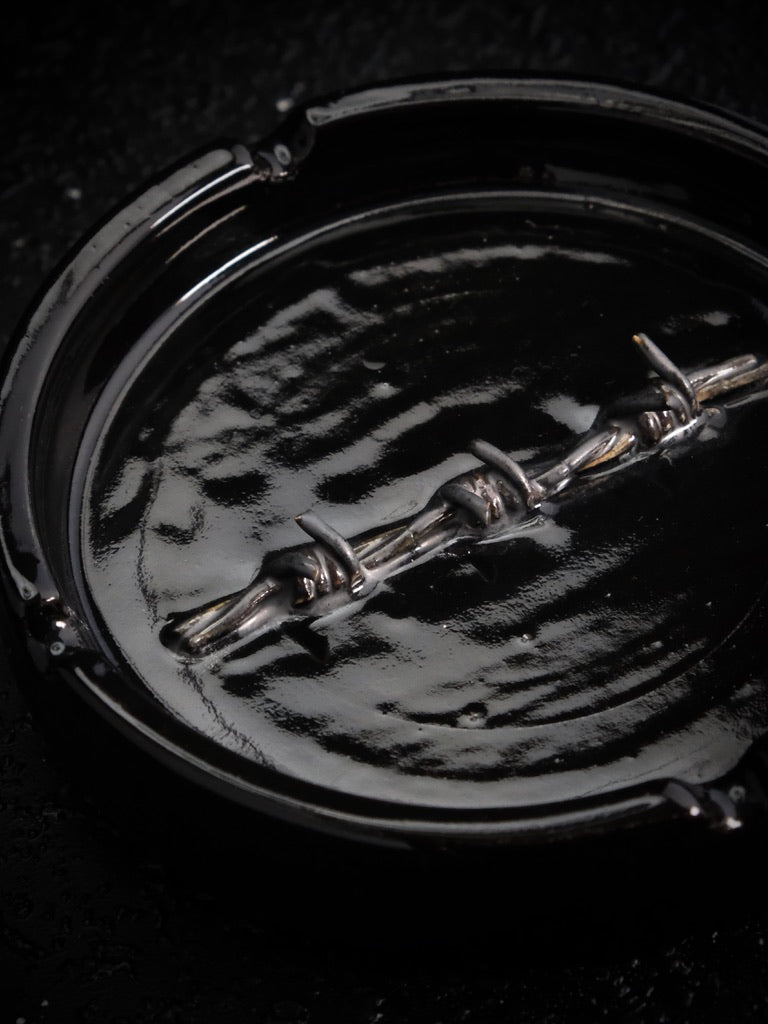 barbed wire ashtray 1