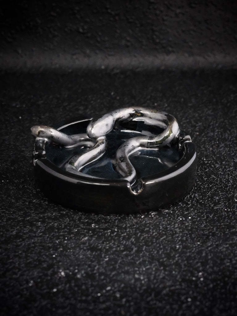 snake ashtray 3
