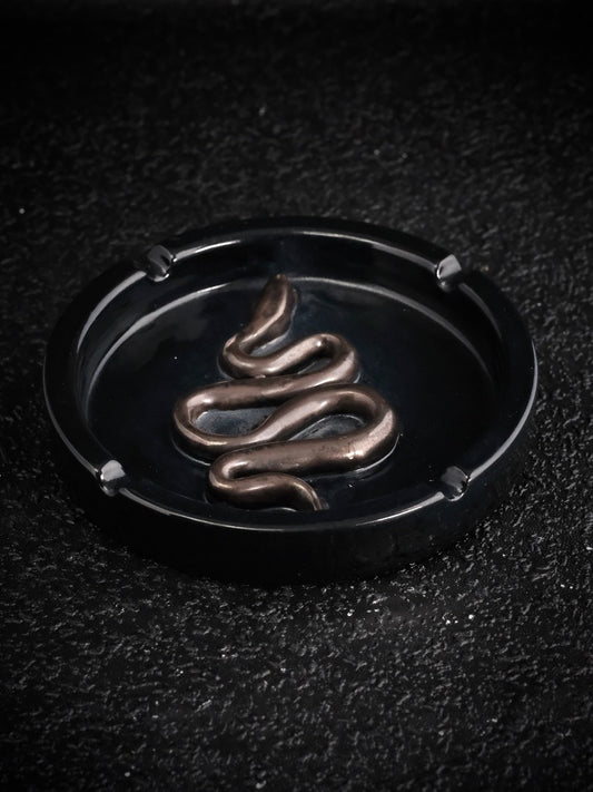 snake ashtray 2