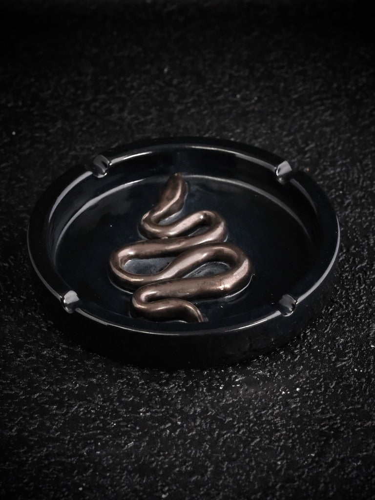 snake ashtray 2 – Pebbles Ceramic Wares