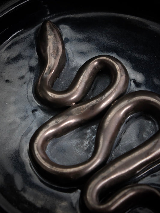 snake ashtray 2