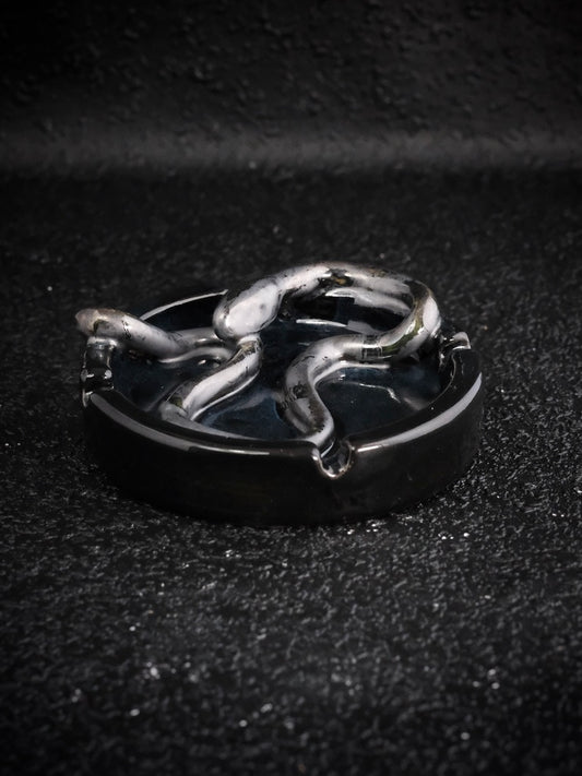 snake ashtray 3